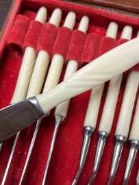 Набор столовых приборов в кофре. Вилки и ножи с карболитовыми ручками. Нерж сталь. Цена за 24пр. Картинка 5